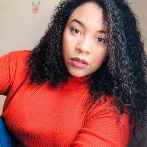 Meet your Posher, Yaika